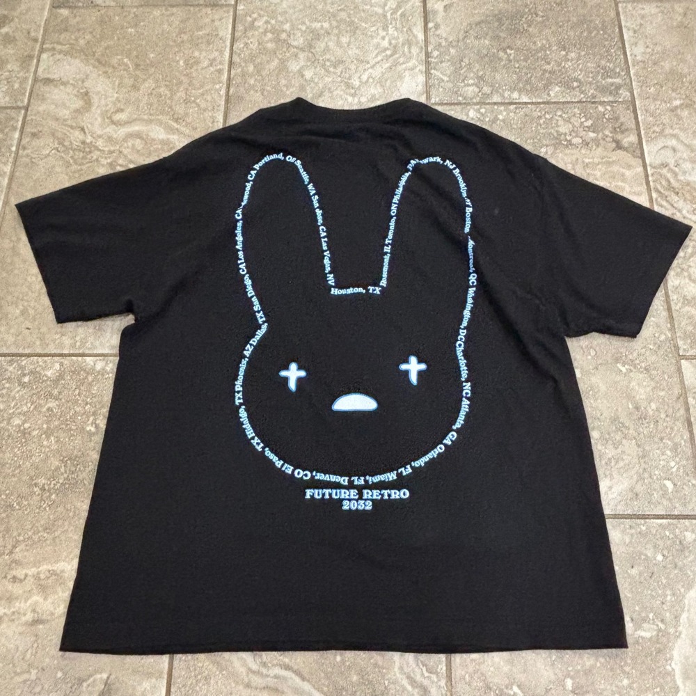 Bad Bunny El Ultimo Tour Del Mundo T-Shirt Mens XL Black Future Retro 2032 Tour - Picture 4 of 8
